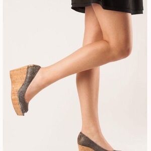 8 Stuart Weitzman Elegant bronze sparkle Wedge Heels barely worn